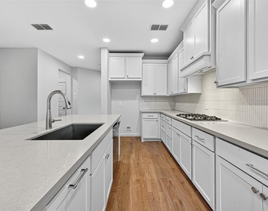 5019 Bowen Prairie Drive - Photo Thumbnail 11