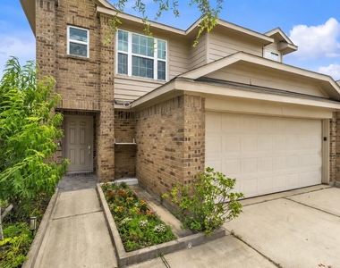 1418 Banbury Court - Photo Thumbnail 3