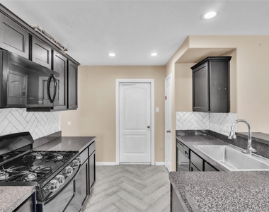 1418 Banbury Court - Photo Thumbnail 10