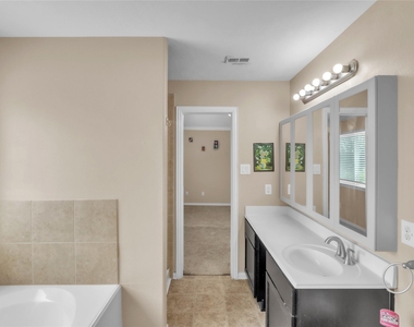 1418 Banbury Court - Photo Thumbnail 18