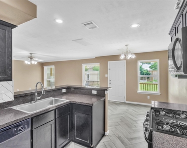 1418 Banbury Court - Photo Thumbnail 11
