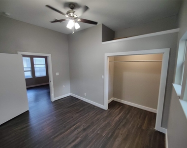 711 Graham Place - Photo Thumbnail 5