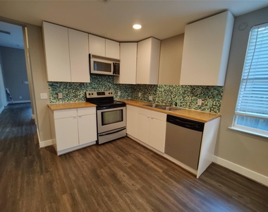 711 Graham Place - Photo Thumbnail 10