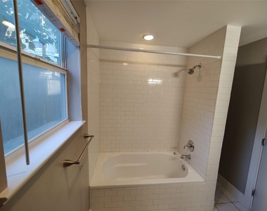 711 Graham Place - Photo Thumbnail 8