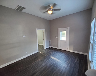 711 Graham Place - Photo Thumbnail 2