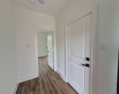 3217 St Emanuel - Photo Thumbnail 2