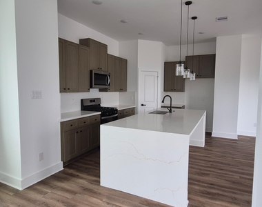 3217 St Emanuel - Photo Thumbnail 8