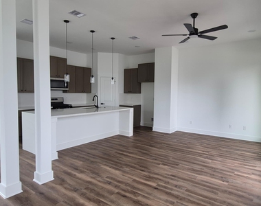 3217 St Emanuel - Photo Thumbnail 7