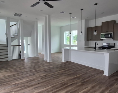 3217 St Emanuel - Photo Thumbnail 10