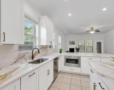138 Meadow Landing Drive - Photo Thumbnail 12