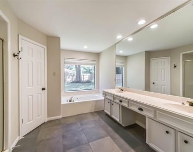 3910 Misty Gardens Court - Photo Thumbnail 32