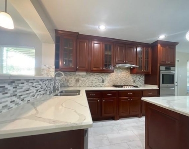 17110 Fairway Glen Court - Photo Thumbnail 10