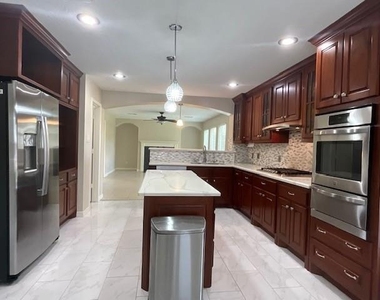 17110 Fairway Glen Court - Photo Thumbnail 9