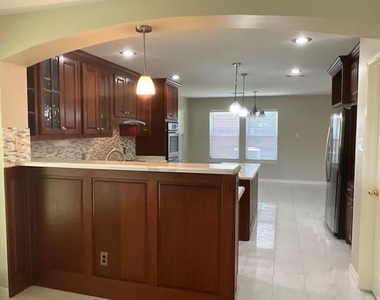 17110 Fairway Glen Court - Photo Thumbnail 6