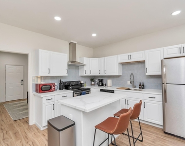 1812 Wheeler Street - Photo Thumbnail 7