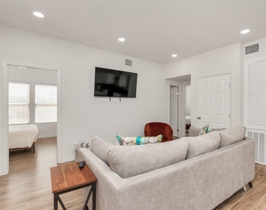 1812 Wheeler Street - Photo Thumbnail 11