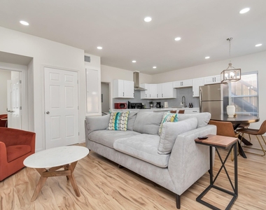 1812 Wheeler Street - Photo Thumbnail 5