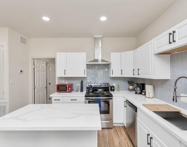 1812 Wheeler Street - Photo Thumbnail 8