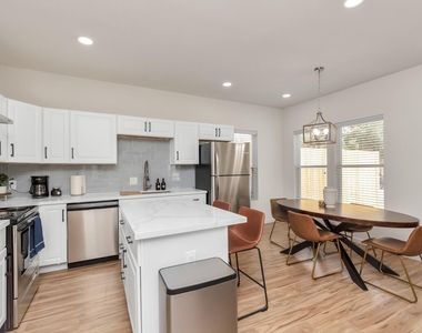 1812 Wheeler Street - Photo Thumbnail 4