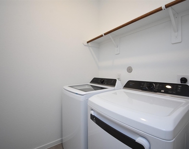 6303 Golden Seaton Drive - Photo Thumbnail 32