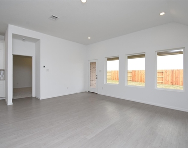 6303 Golden Seaton Drive - Photo Thumbnail 12