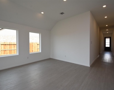 6303 Golden Seaton Drive - Photo Thumbnail 13