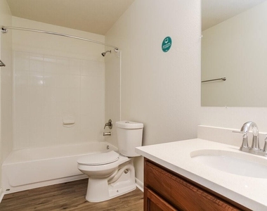 8138 Sanders Glen Lane - Photo Thumbnail 13