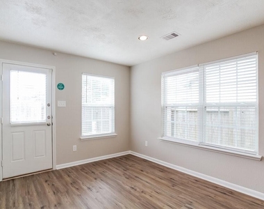 8138 Sanders Glen Lane - Photo Thumbnail 3