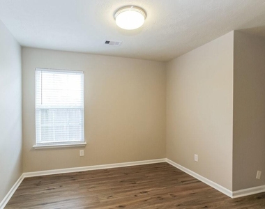 8138 Sanders Glen Lane - Photo Thumbnail 12