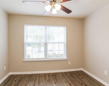 8138 Sanders Glen Lane - Photo Thumbnail 11