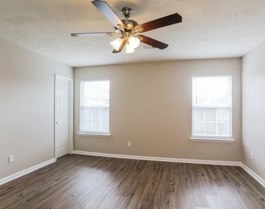 8138 Sanders Glen Lane - Photo Thumbnail 6
