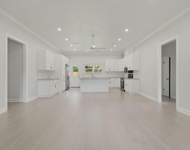 3418 Shadowcrest Lane - Photo Thumbnail 2