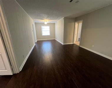 222 Ruslee Street - Photo Thumbnail 1