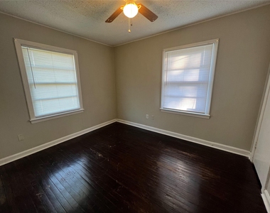 222 Ruslee Street - Photo Thumbnail 6
