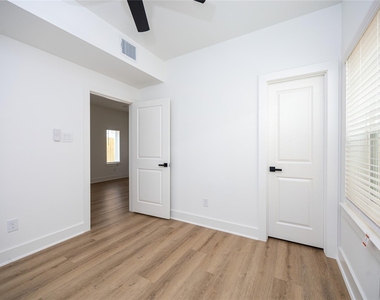 934 South Lane - Photo Thumbnail 16