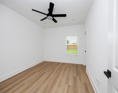 934 South Lane - Photo Thumbnail 23
