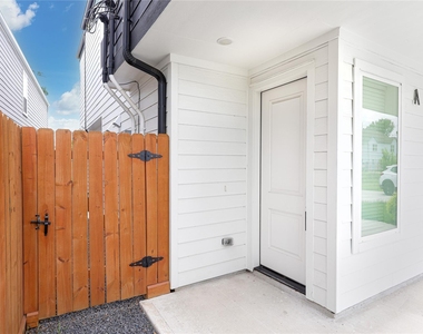 934 South Lane - Photo Thumbnail 3