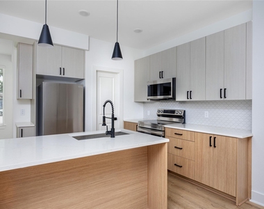 934 South Lane - Photo Thumbnail 6