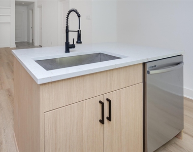 934 South Lane - Photo Thumbnail 10
