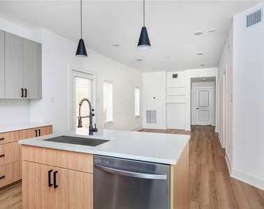 934 South Lane - Photo Thumbnail 5