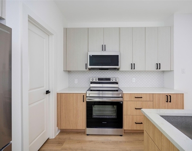 934 South Lane - Photo Thumbnail 7