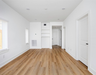 934 South Lane - Photo Thumbnail 11