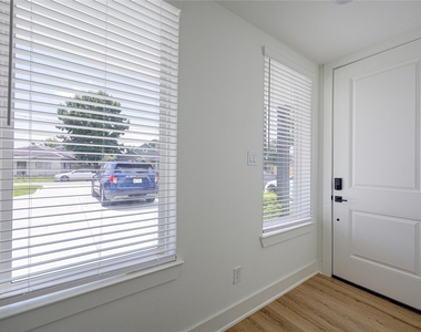 934 South Lane - Photo Thumbnail 4