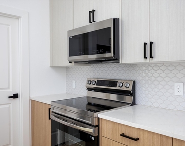 934 South Lane - Photo Thumbnail 9