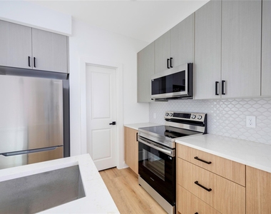934 South Lane - Photo Thumbnail 8