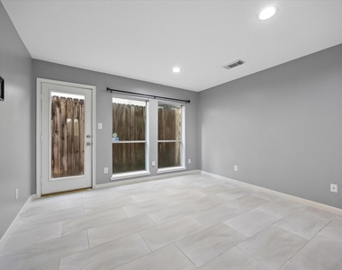 4408 Floyd Street - Photo Thumbnail 4