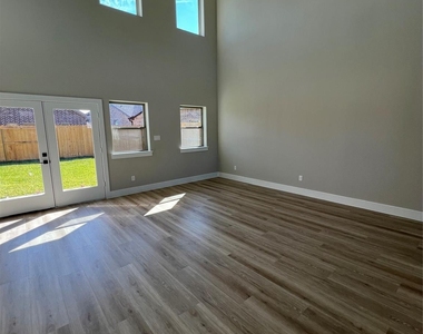 2603 Piemonte Ave Cir - Photo Thumbnail 6