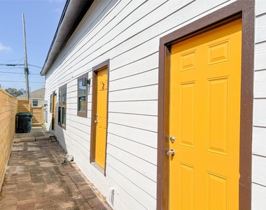 201 Eastwood Unit S1 Street - Photo Thumbnail 6