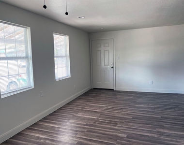 201 Eastwood Unit S1 Street - Photo Thumbnail 10