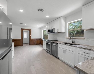 8011 Liberty Elm Court - Photo Thumbnail 15